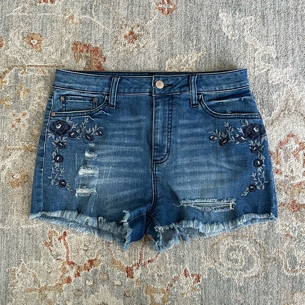 Design Lab Lord & Taylor Blue Embroidered Jean Shorts